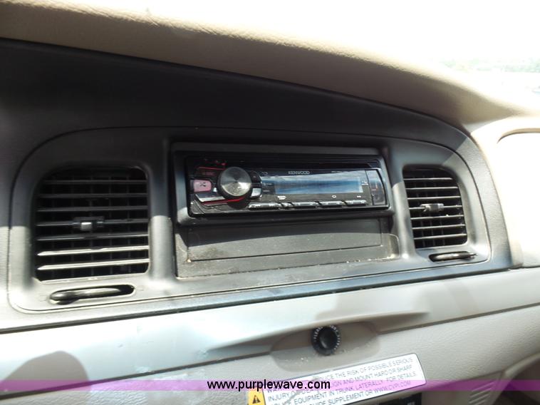 image for item L7047 2005 Ford Crown Victoria Police Interceptor