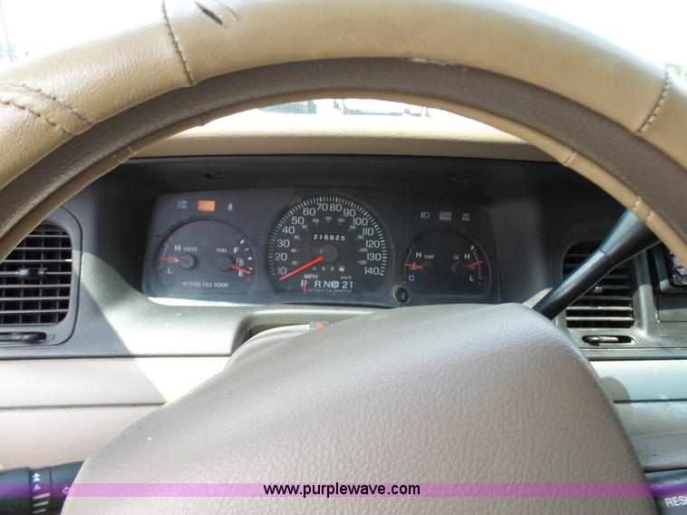 image for item L7047 2005 Ford Crown Victoria Police Interceptor