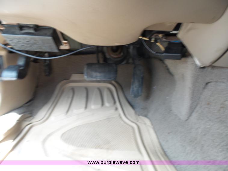 image for item L7047 2005 Ford Crown Victoria Police Interceptor