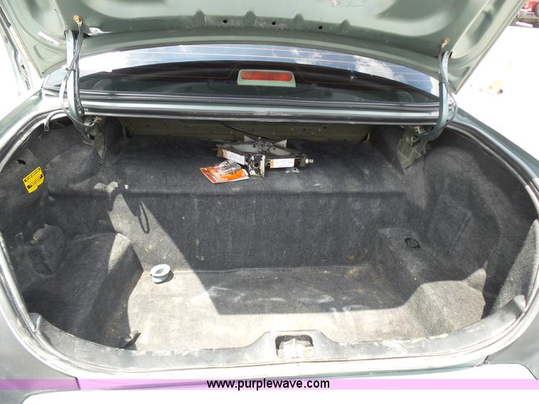 image for item L7047 2005 Ford Crown Victoria Police Interceptor