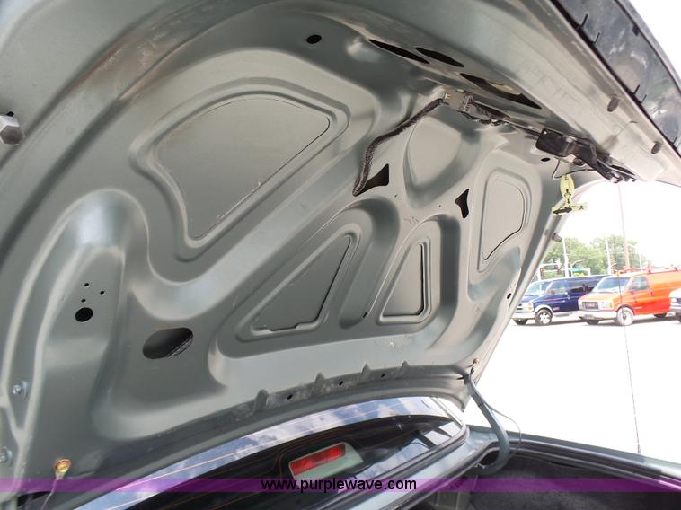 image for item L7047 2005 Ford Crown Victoria Police Interceptor