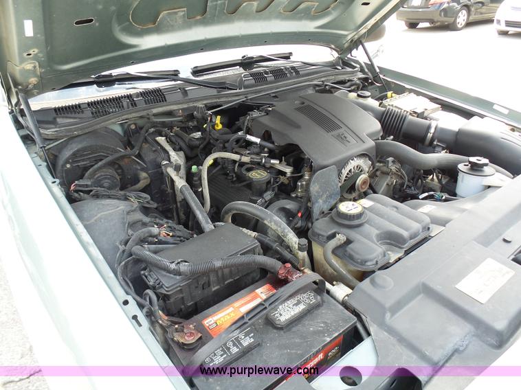 image for item L7047 2005 Ford Crown Victoria Police Interceptor