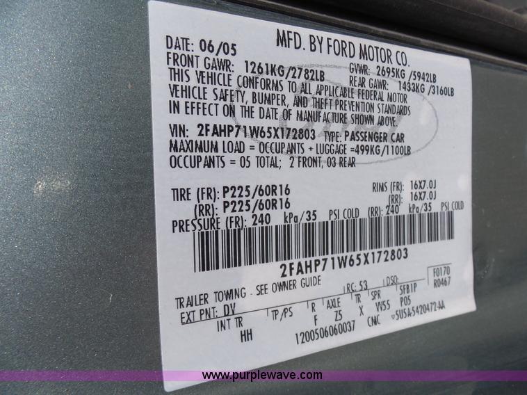 image for item L7047 2005 Ford Crown Victoria Police Interceptor