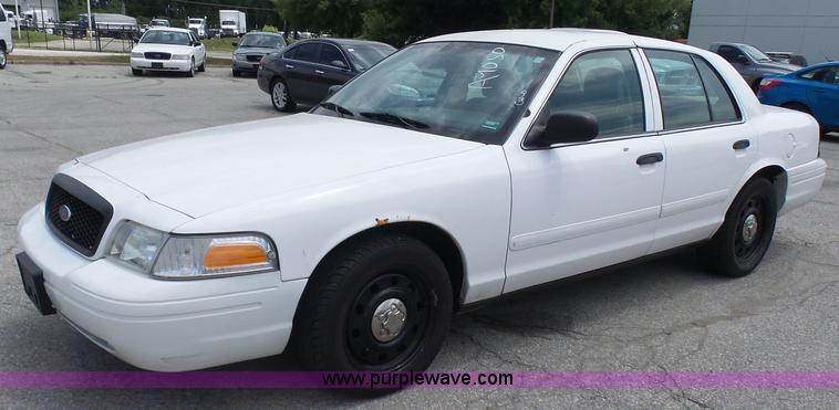 image for item L7049 2007 Ford Crown Victoria Police Interceptor
