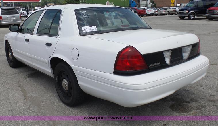 image for item L7049 2007 Ford Crown Victoria Police Interceptor