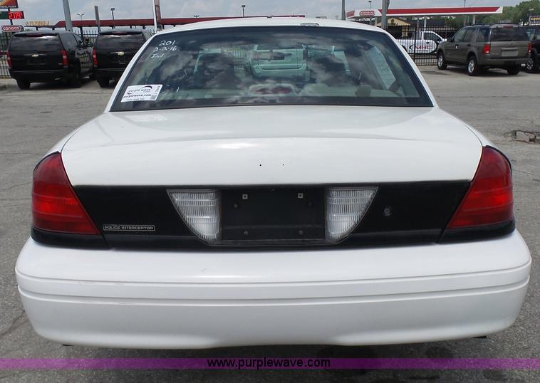 image for item L7049 2007 Ford Crown Victoria Police Interceptor