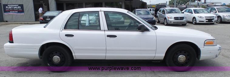 image for item L7049 2007 Ford Crown Victoria Police Interceptor