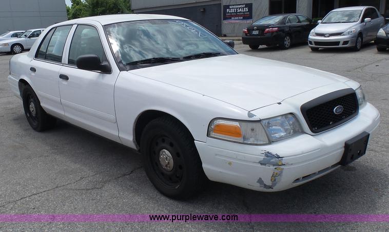 image for item L7049 2007 Ford Crown Victoria Police Interceptor