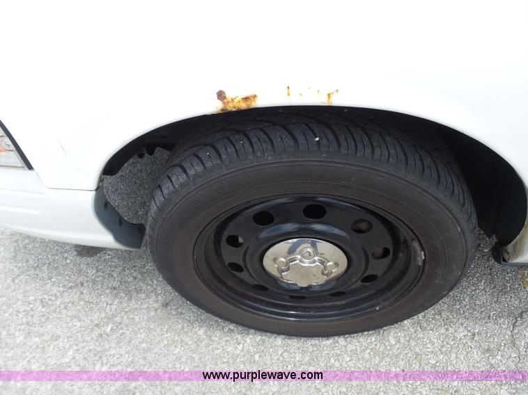 image for item L7049 2007 Ford Crown Victoria Police Interceptor