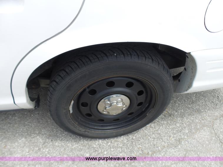 image for item L7049 2007 Ford Crown Victoria Police Interceptor