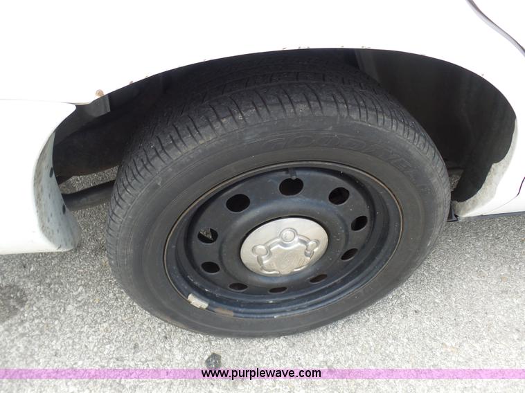 image for item L7049 2007 Ford Crown Victoria Police Interceptor