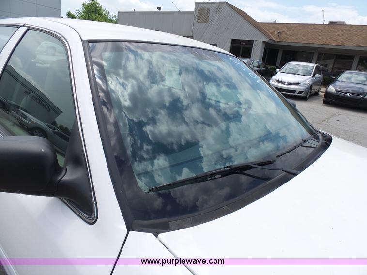 image for item L7049 2007 Ford Crown Victoria Police Interceptor