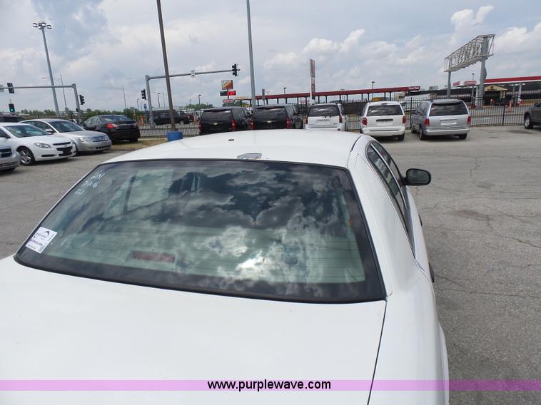 image for item L7049 2007 Ford Crown Victoria Police Interceptor