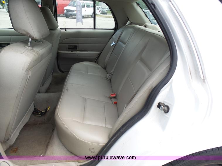 image for item L7049 2007 Ford Crown Victoria Police Interceptor