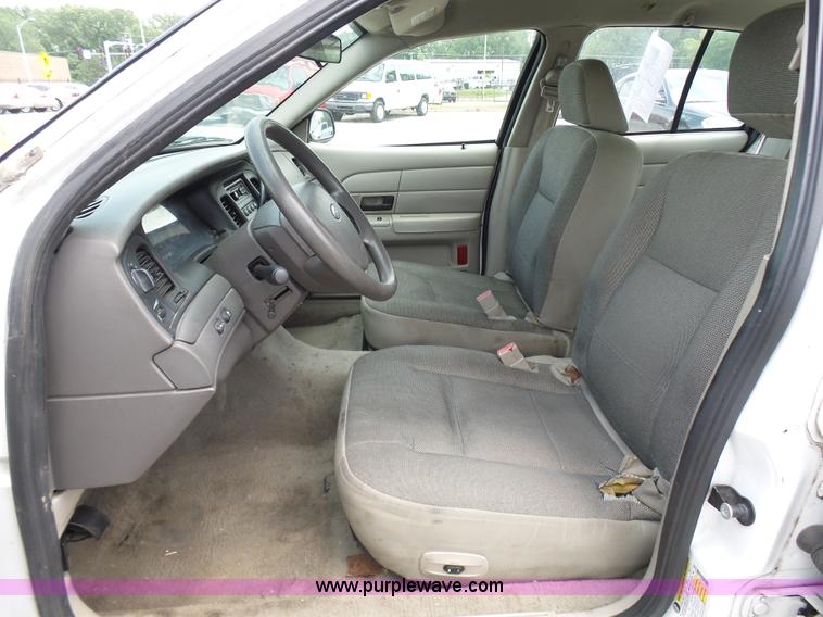 image for item L7049 2007 Ford Crown Victoria Police Interceptor