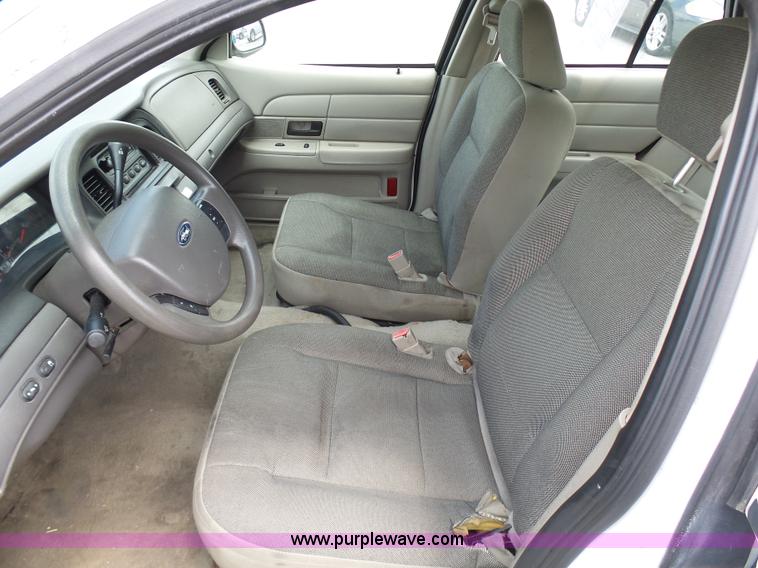 image for item L7049 2007 Ford Crown Victoria Police Interceptor