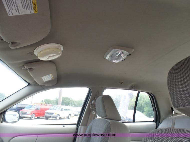 image for item L7049 2007 Ford Crown Victoria Police Interceptor