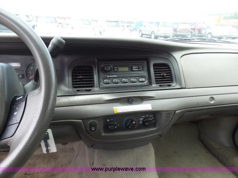 image for item L7049 2007 Ford Crown Victoria Police Interceptor