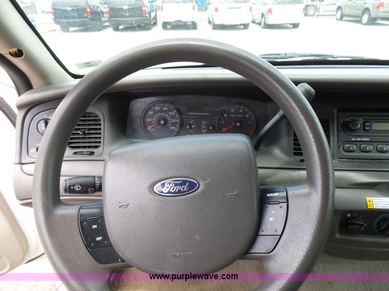 image for item L7049 2007 Ford Crown Victoria Police Interceptor