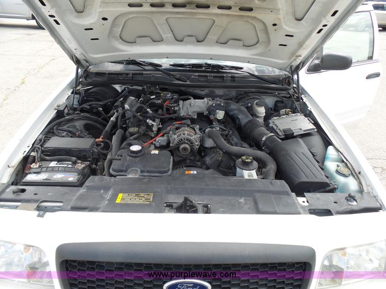 image for item L7049 2007 Ford Crown Victoria Police Interceptor