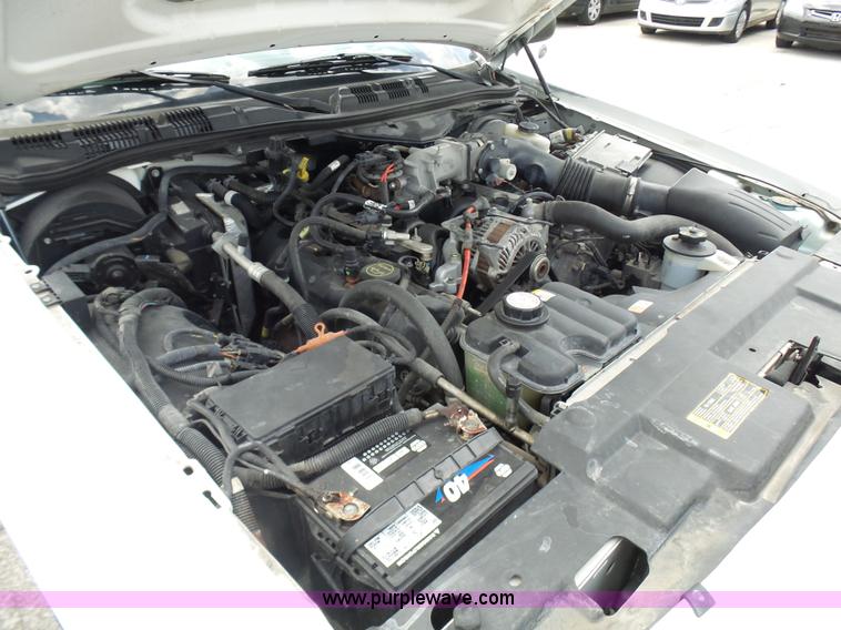 image for item L7049 2007 Ford Crown Victoria Police Interceptor