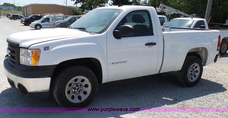image for item L7059 2008 GMC Sierra 1500 pickup truck