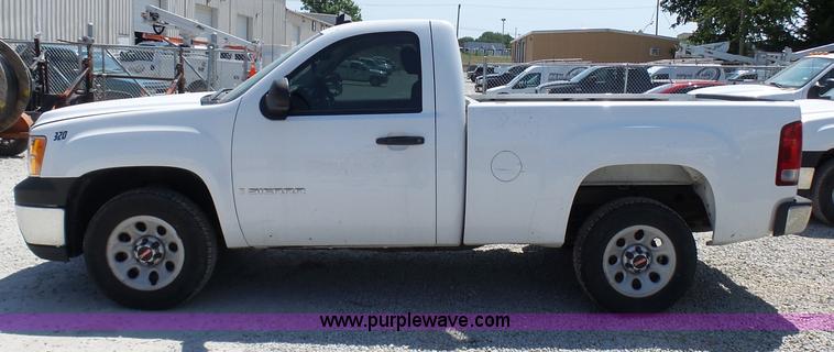 image for item L7059 2008 GMC Sierra 1500 pickup truck