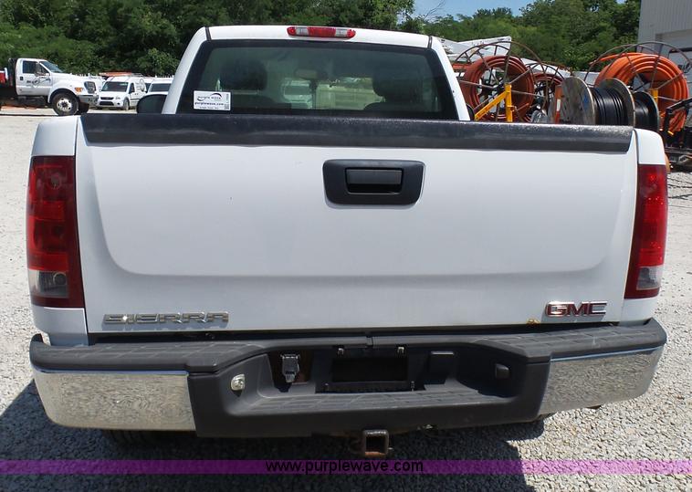 image for item L7059 2008 GMC Sierra 1500 pickup truck