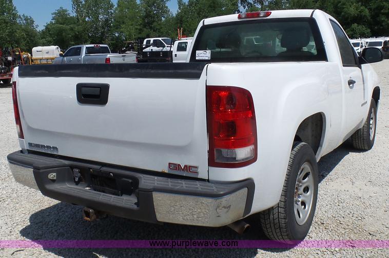 image for item L7059 2008 GMC Sierra 1500 pickup truck