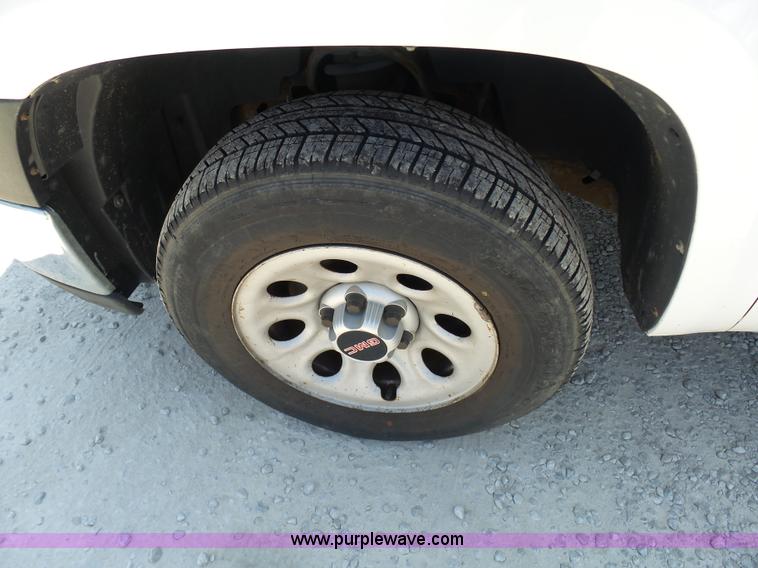 image for item L7059 2008 GMC Sierra 1500 pickup truck