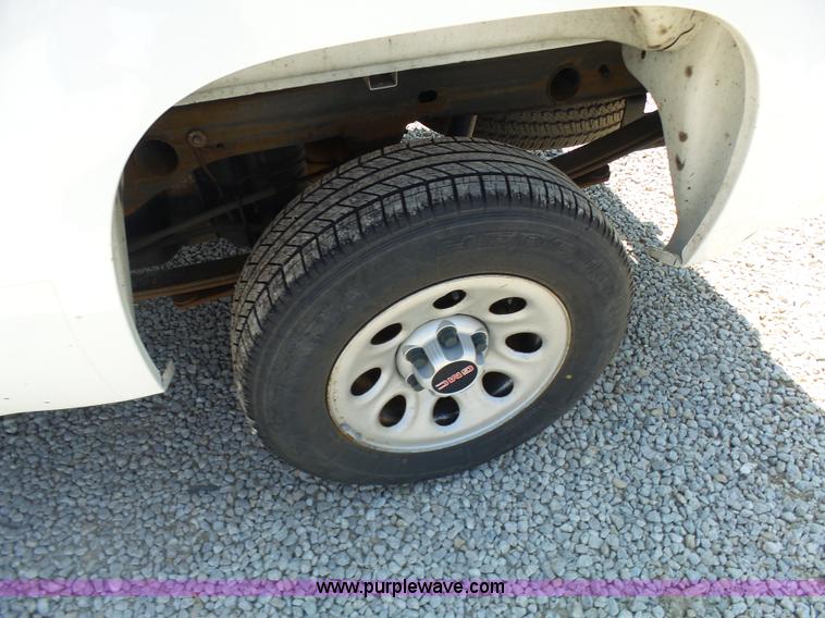 image for item L7059 2008 GMC Sierra 1500 pickup truck