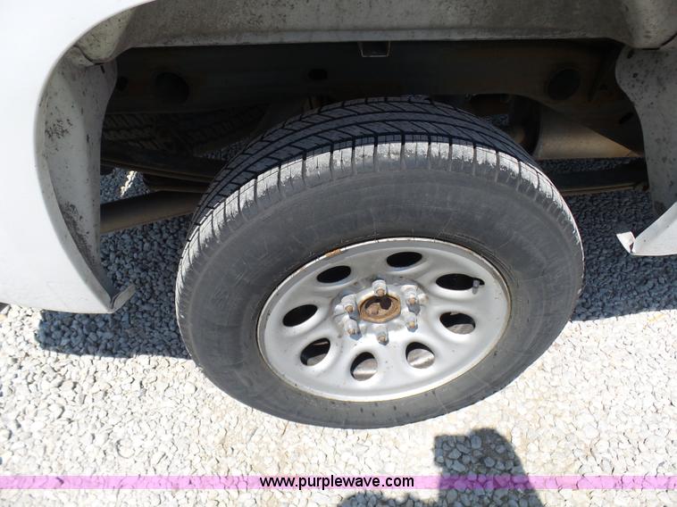 image for item L7059 2008 GMC Sierra 1500 pickup truck