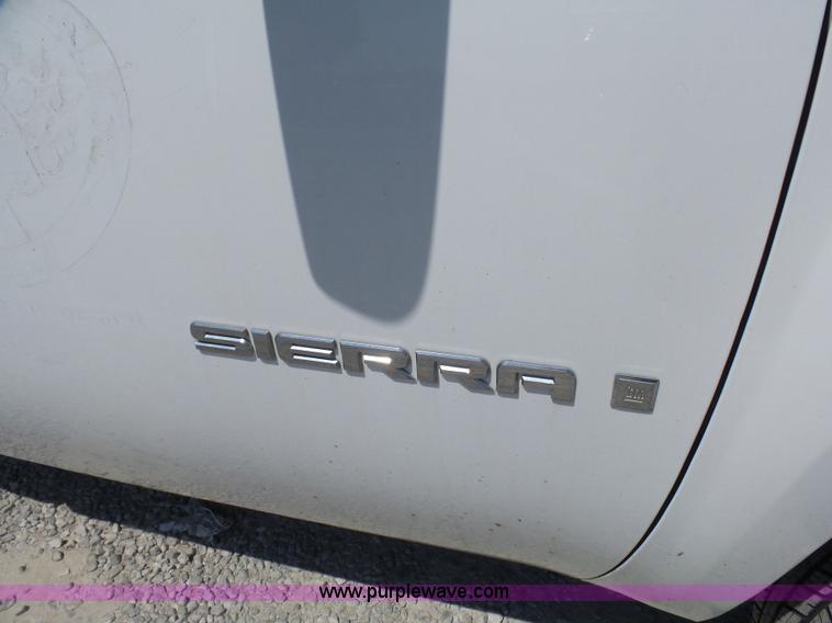 image for item L7059 2008 GMC Sierra 1500 pickup truck