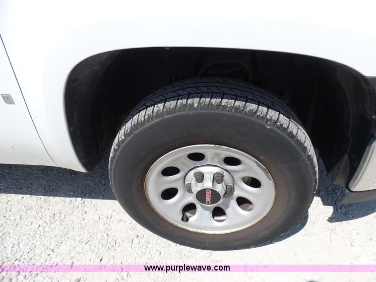 image for item L7059 2008 GMC Sierra 1500 pickup truck