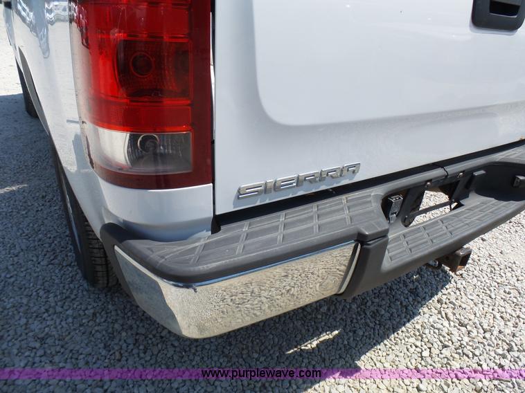 image for item L7059 2008 GMC Sierra 1500 pickup truck
