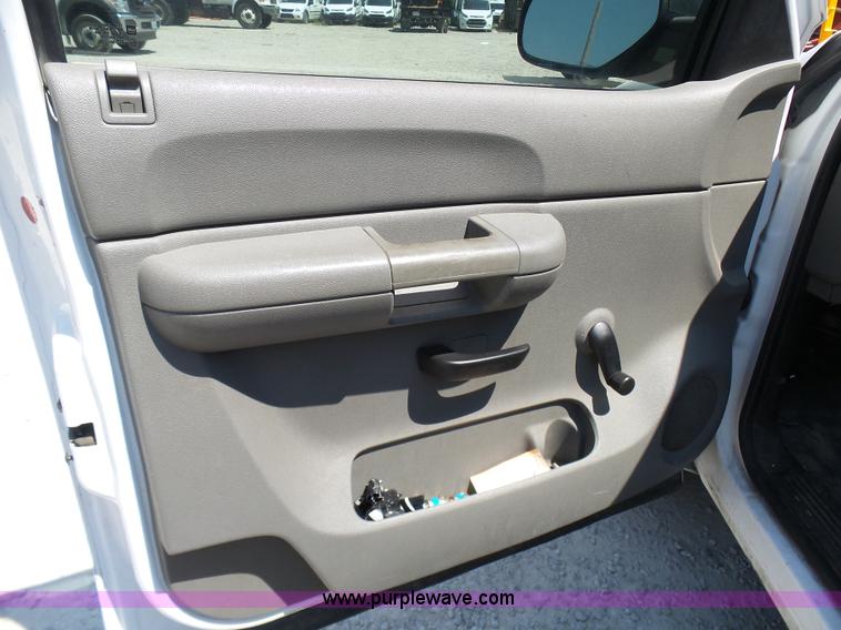 image for item L7059 2008 GMC Sierra 1500 pickup truck