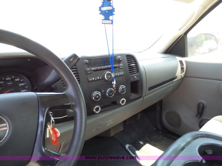 image for item L7059 2008 GMC Sierra 1500 pickup truck