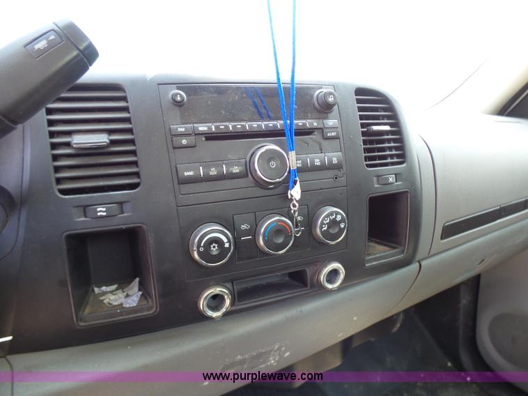 image for item L7059 2008 GMC Sierra 1500 pickup truck