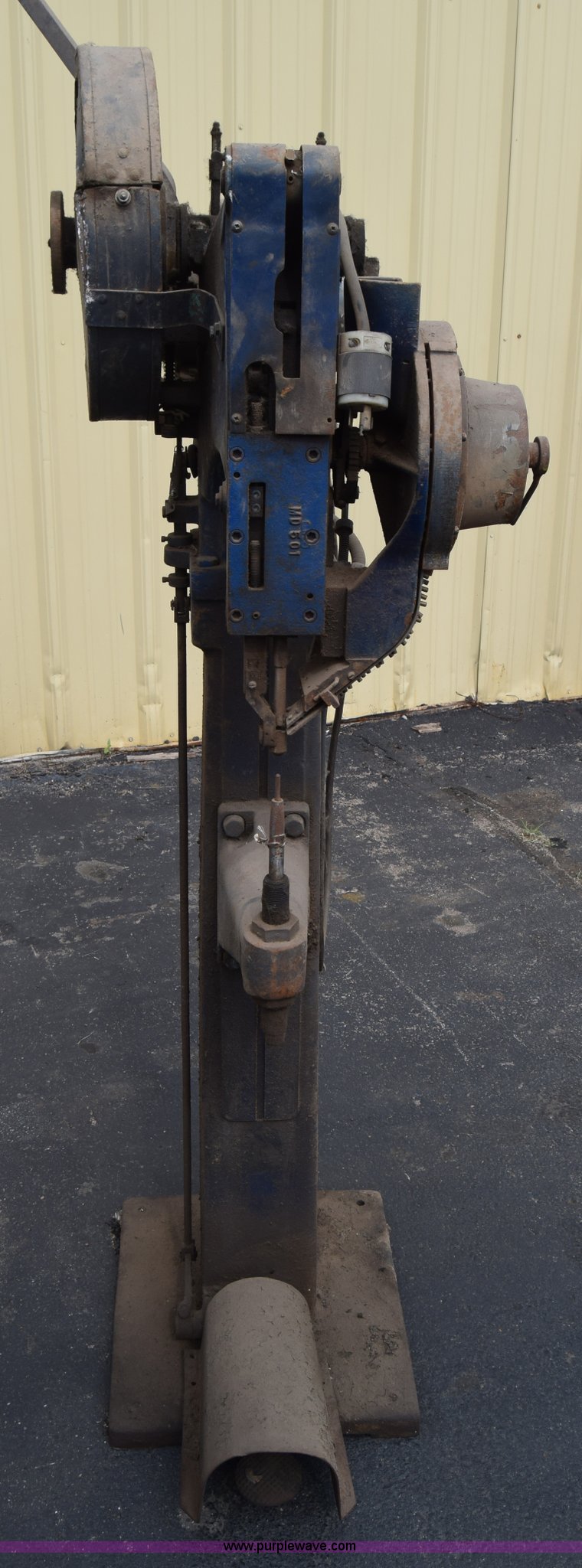 Chicago rivet machine in Wichita, KS | Item AR9536 sold | Purple Wave