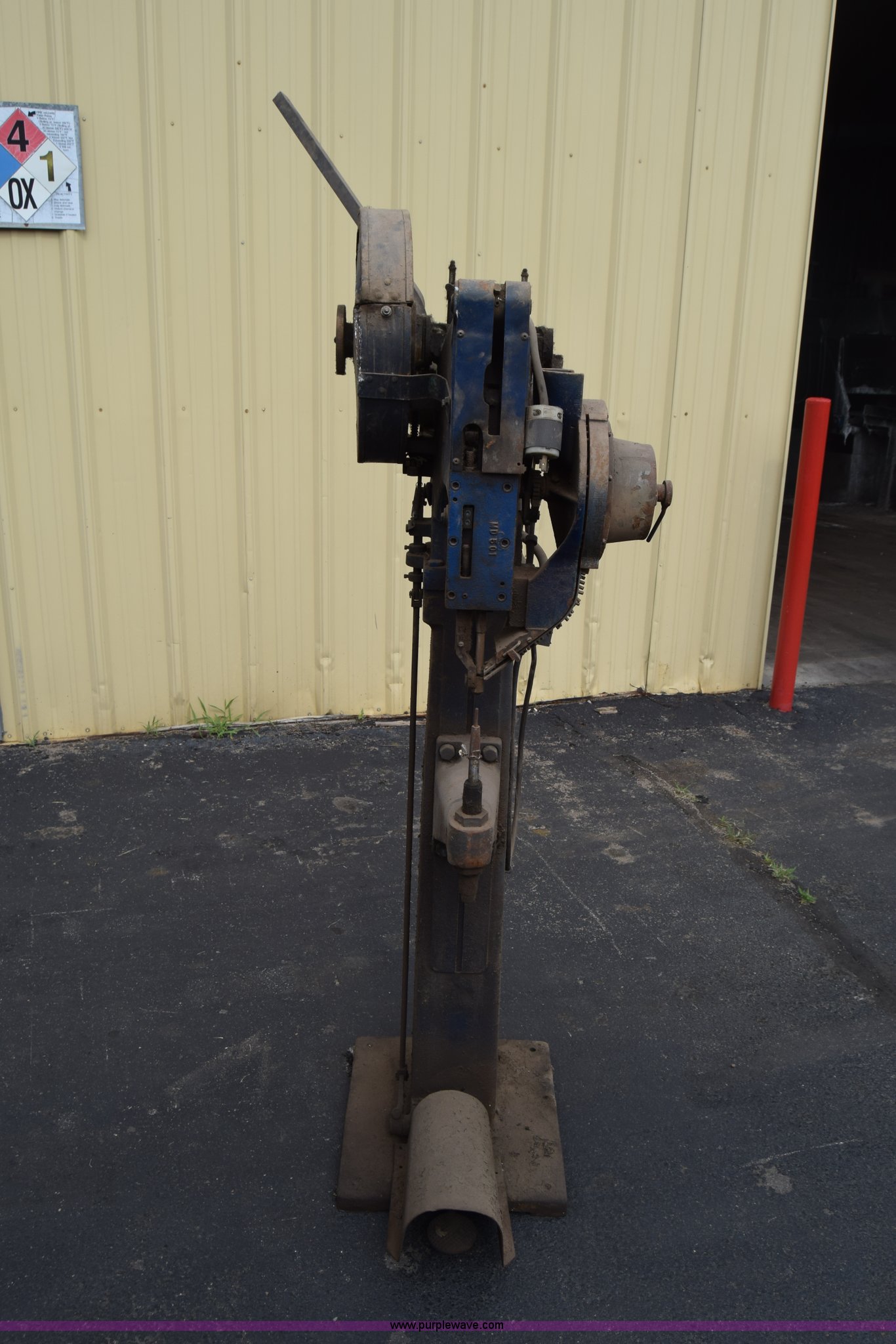 Chicago rivet machine in Wichita, KS | Item AR9536 sold | Purple Wave