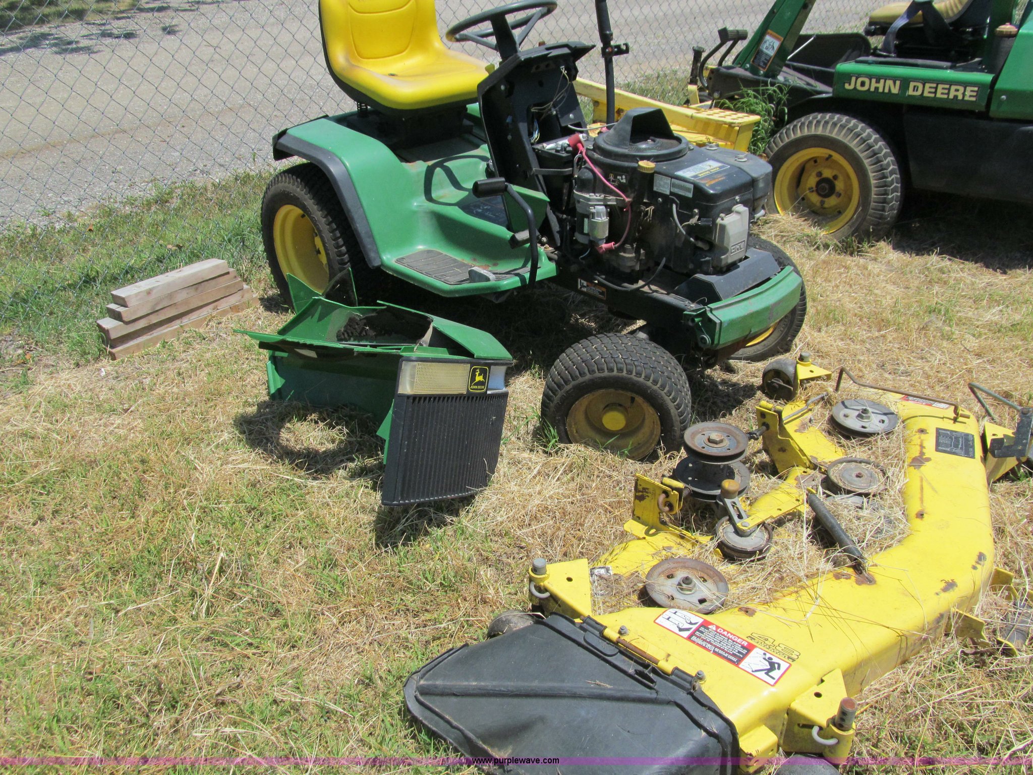 John Deere GT275 lawn mower in Nevada, MO Item J2664 sold Purple Wave