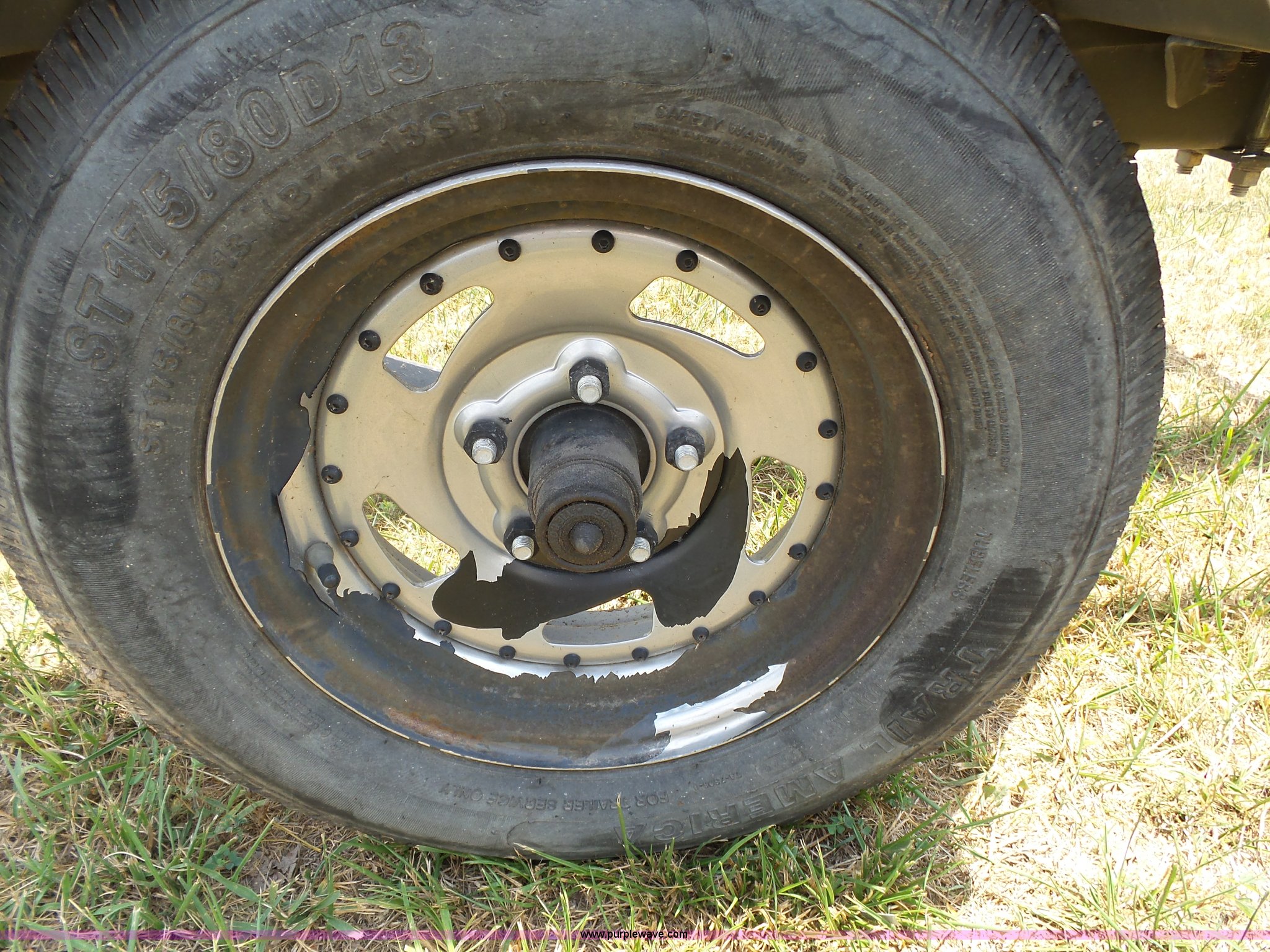 2010 Trailstar boat trailer in Richland, MO Item K1213 sold Purple Wave