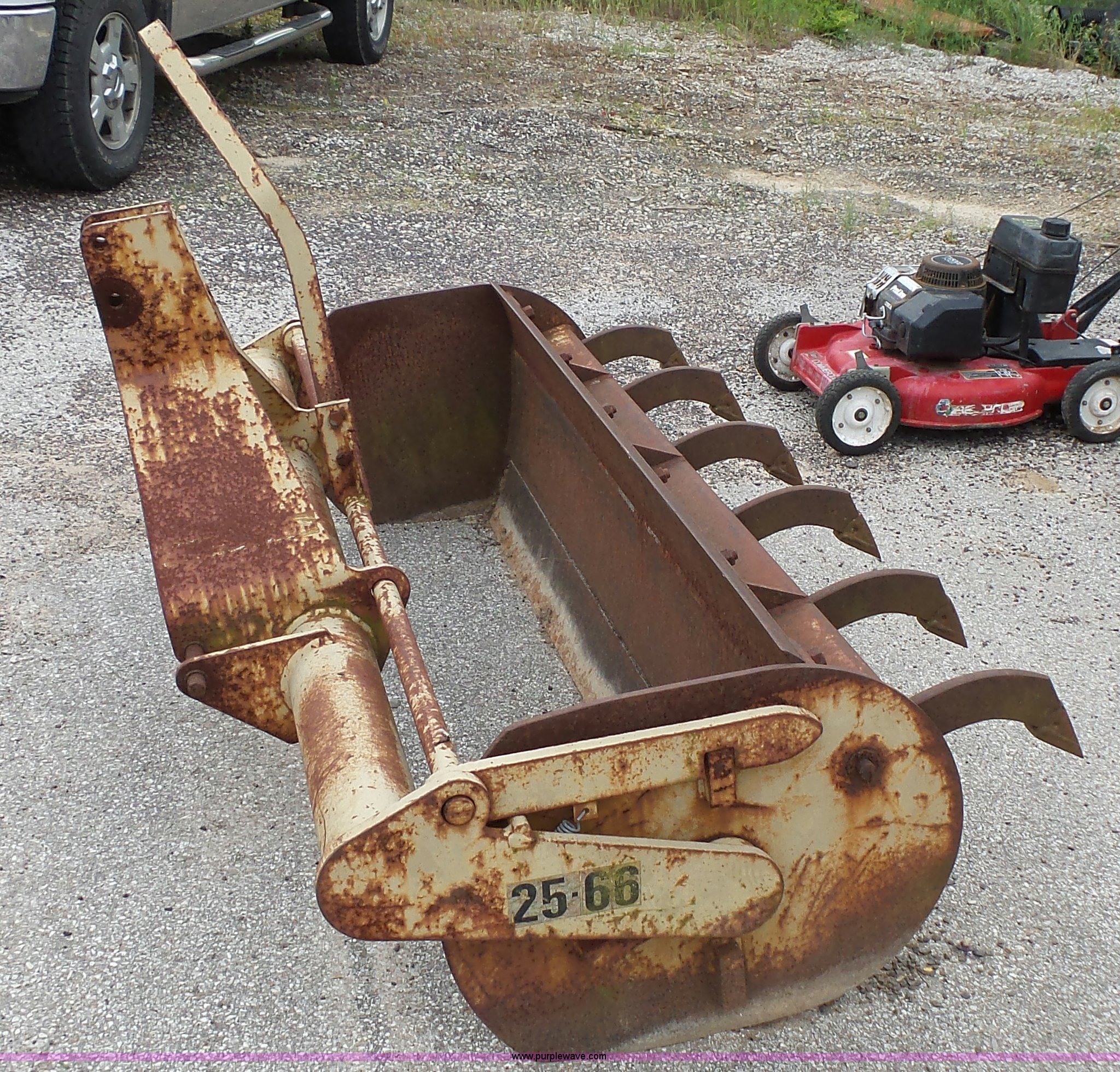 Blade in ster Grove, MO Item K1452 sold Purple Wave