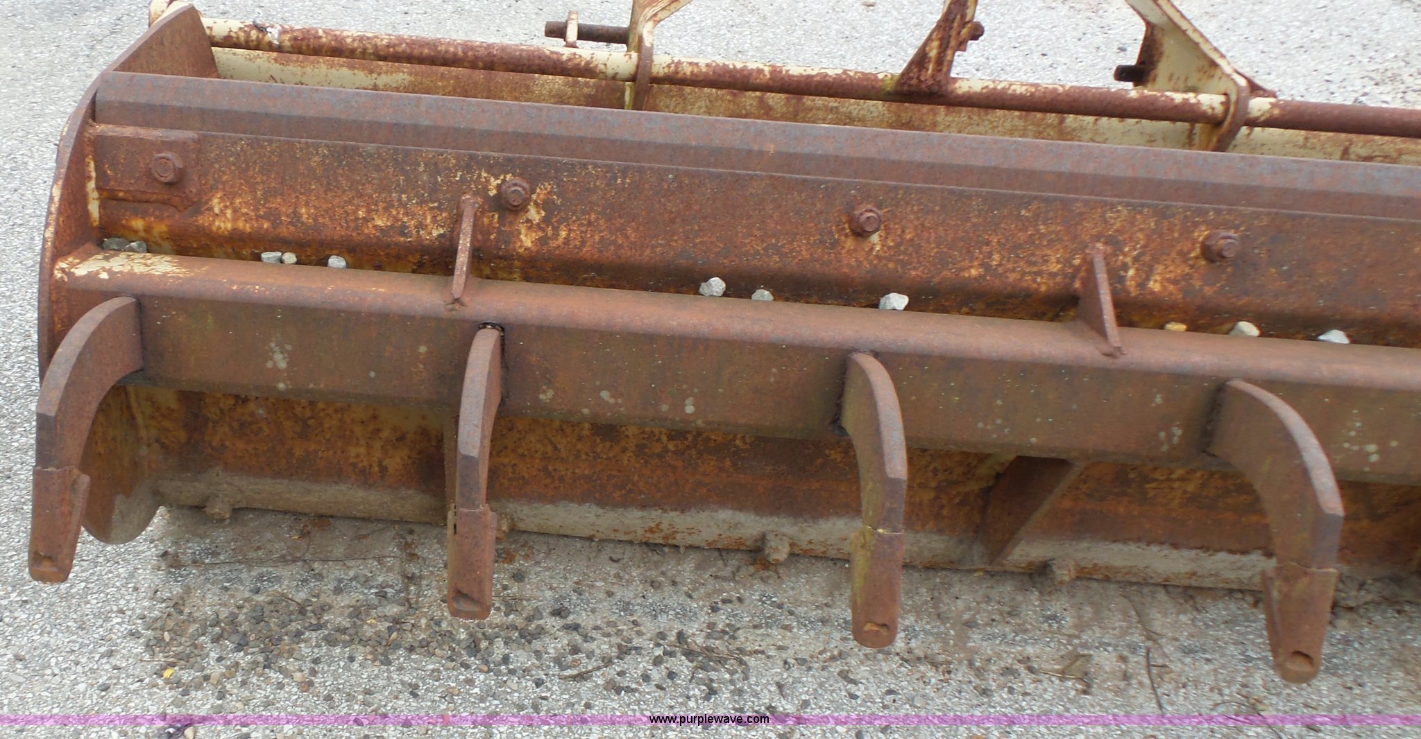 Blade in ster Grove, MO Item K1452 sold Purple Wave