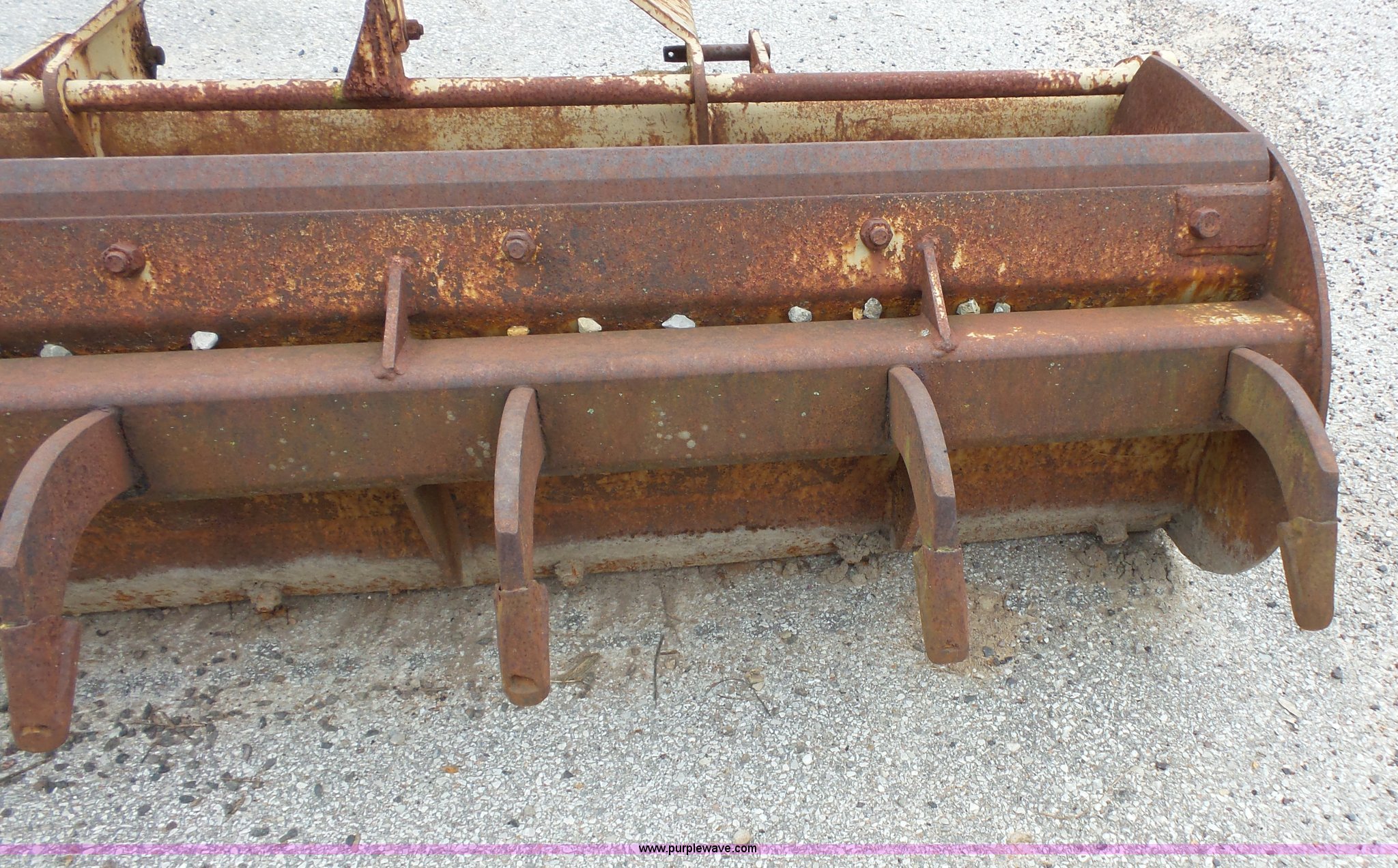 Blade in ster Grove, MO Item K1452 sold Purple Wave