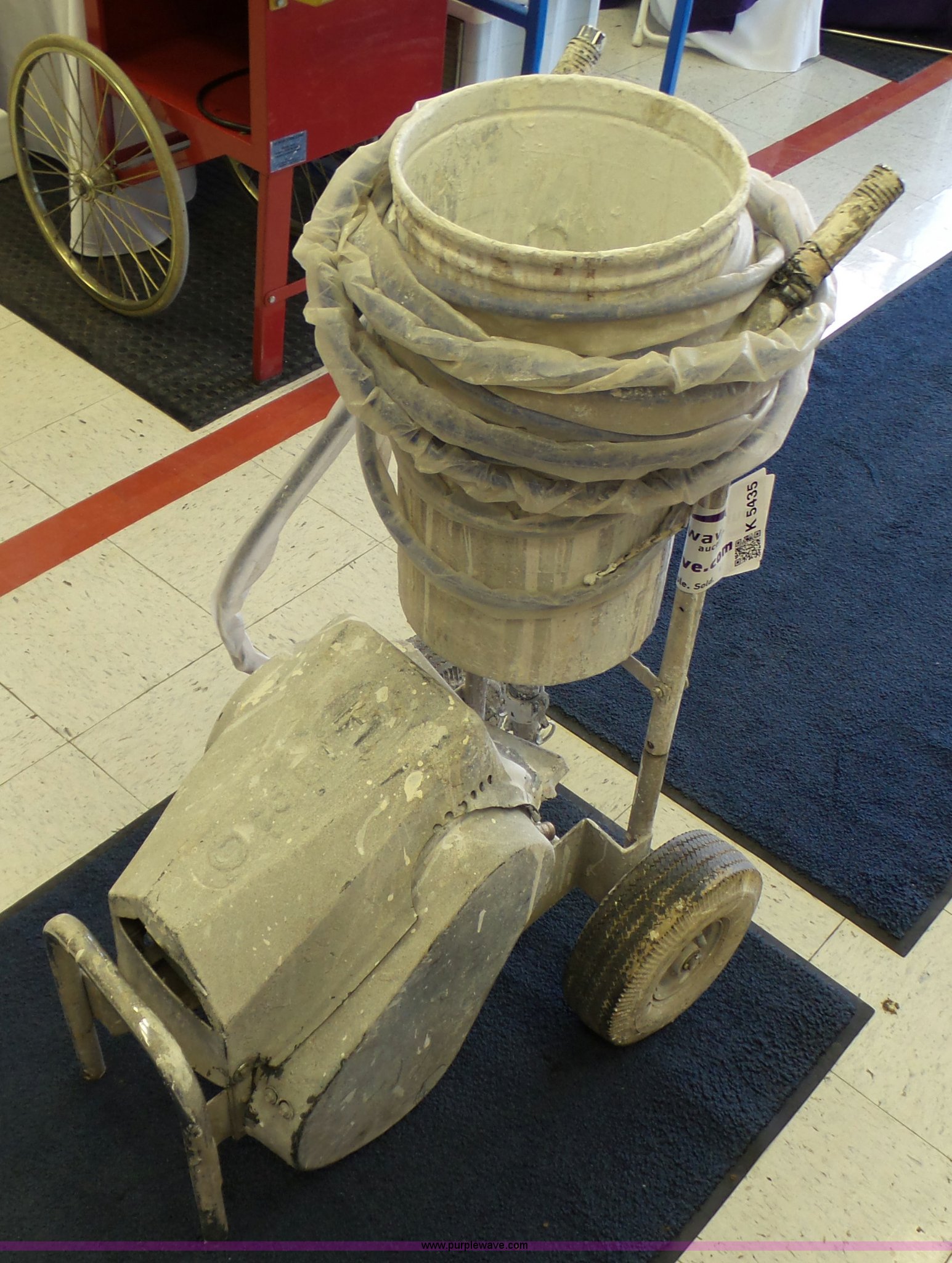 Hero paint sprayer in Carthage, MO Item K5435 sold Purple Wave