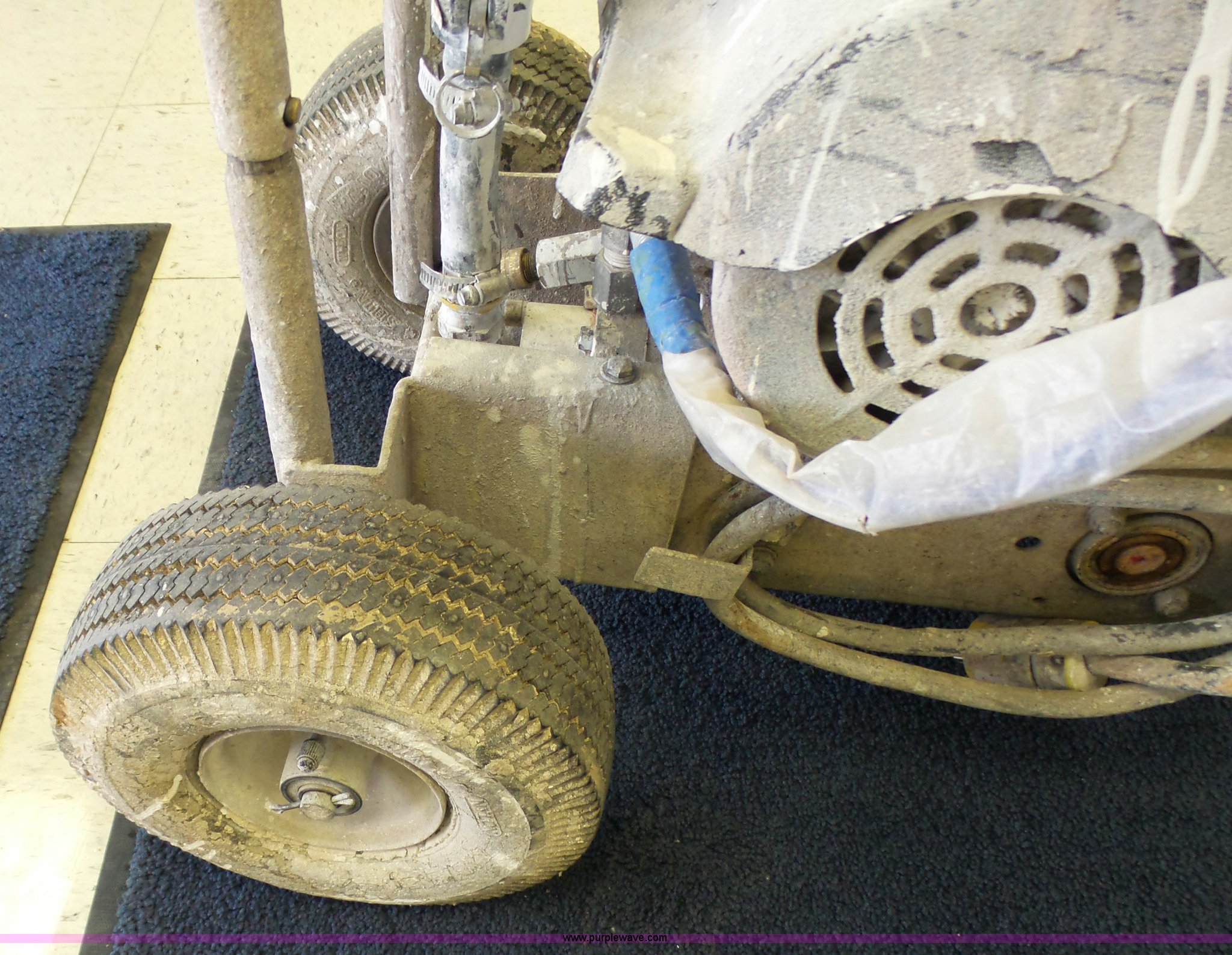 Hero paint sprayer in Carthage, MO Item K5435 sold Purple Wave