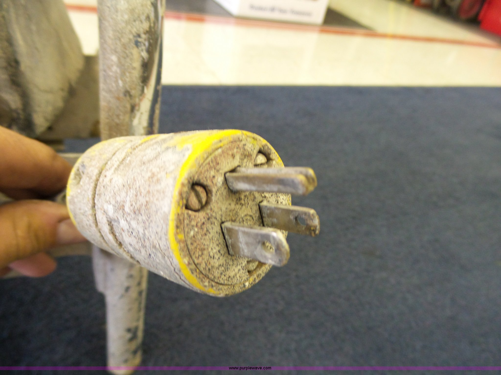 Hero paint sprayer in Carthage, MO Item K5435 sold Purple Wave