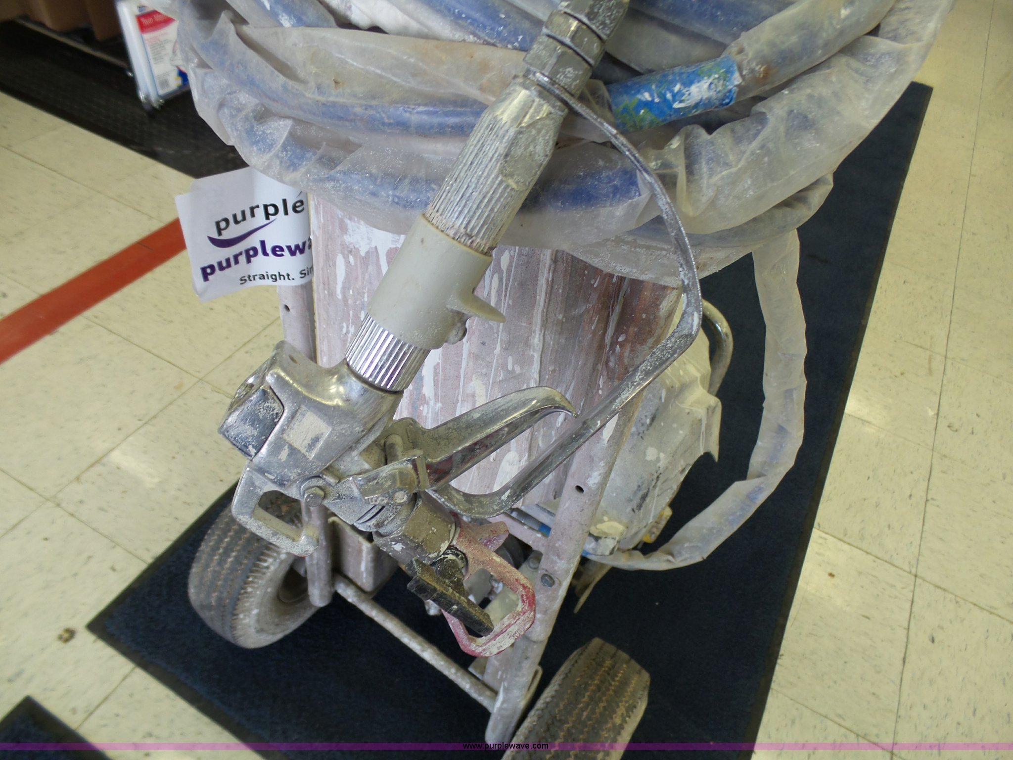 Hero paint sprayer in Carthage, MO Item K5435 sold Purple Wave