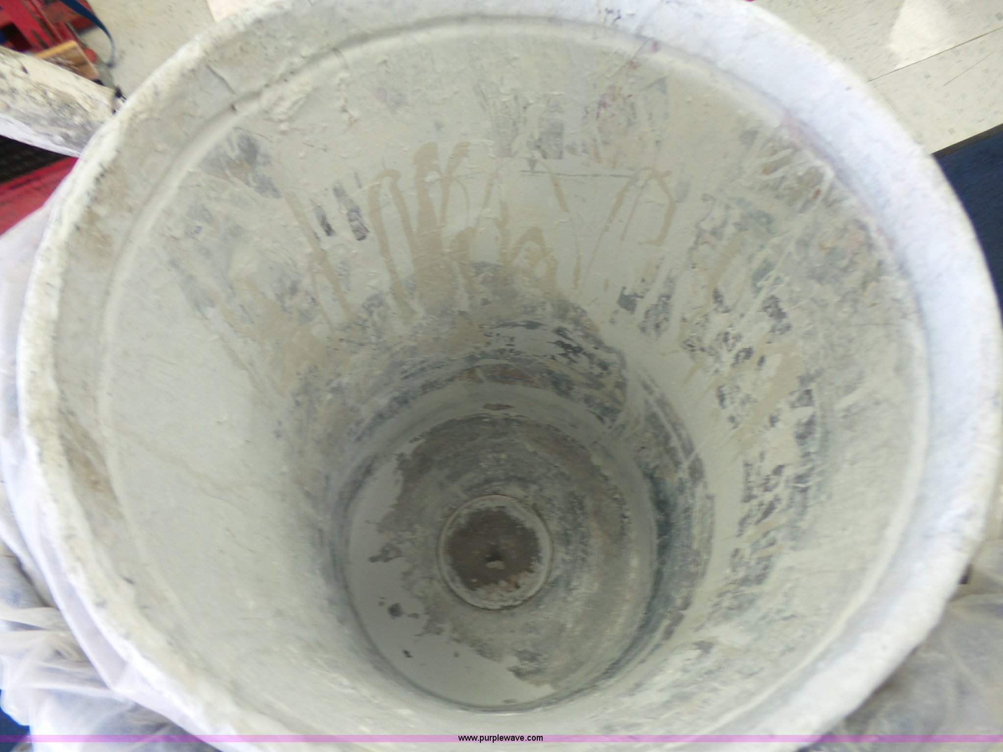 Hero paint sprayer in Carthage, MO Item K5435 sold Purple Wave